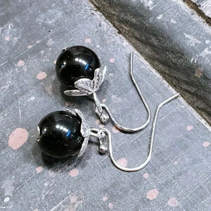 Artsy Leaf Capped Black Onyx Gemstone Dangle Silver Platinum Plated Earrings
